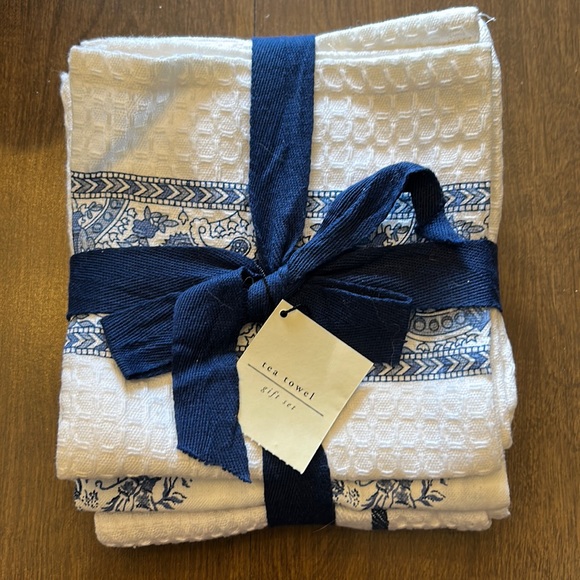 New Pier One Dish towels - Set of 3 - Picture 1 of 4